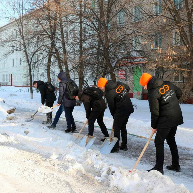 Уборка снега с крыш и территорий в Нижнем Новгороде
